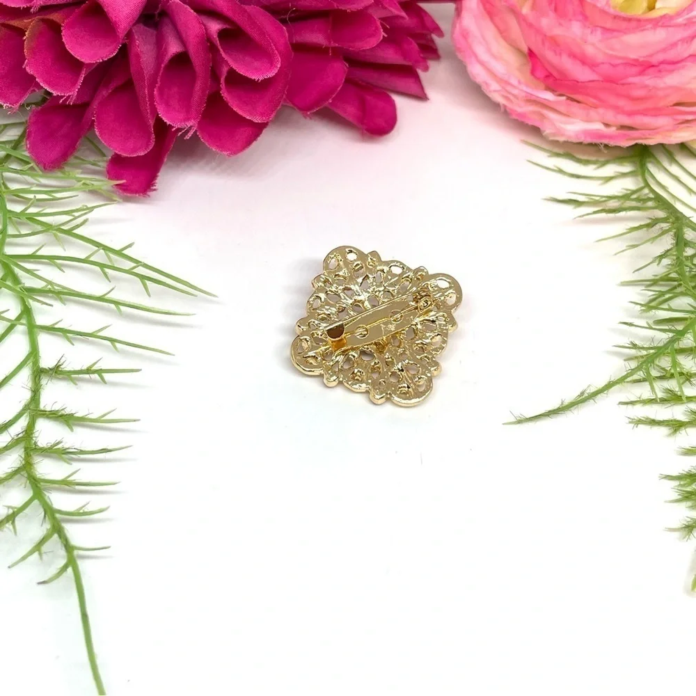 NEW⚜️Ruby Red Crystal Cluster Embellished Brooch